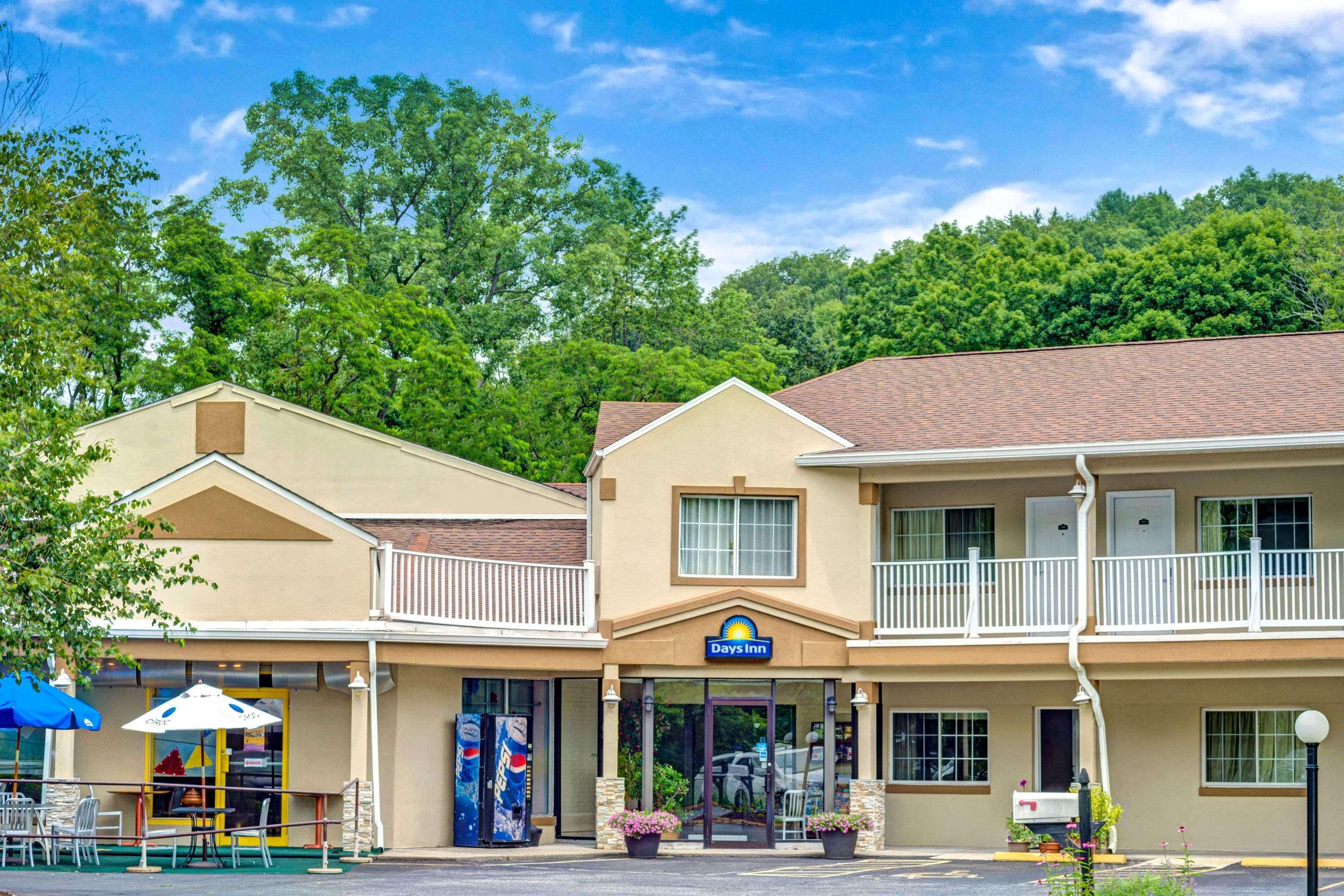 Days Inn By Wyndham Ridgefield Dış mekan fotoğraf